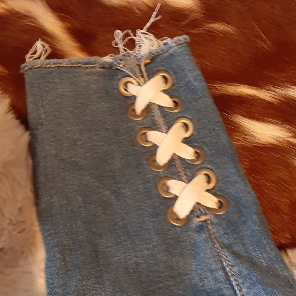 Hollister Skinny Jeans - Picture 3 of 4